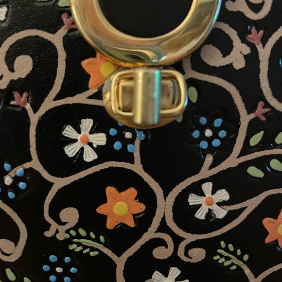 SOLD Vintage Embossed Leather Hard Shell Hand Painted Floral Crossbody Purse - Picture 4 of 5